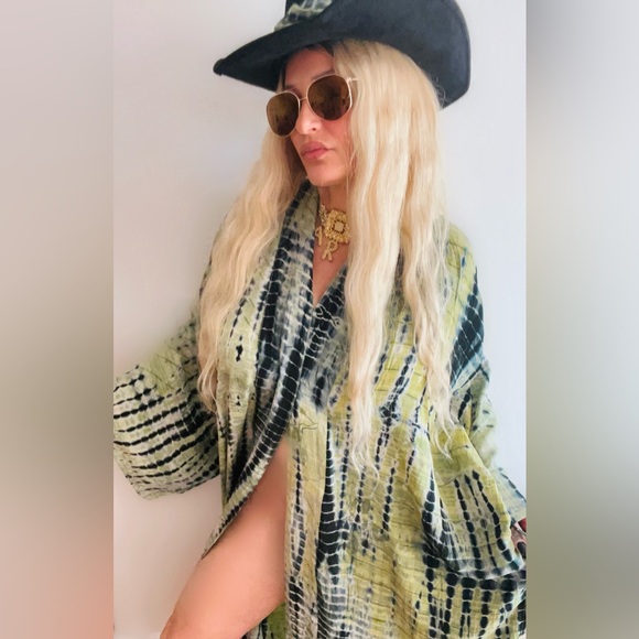 Loutus Kimono featuring sustainable Silk size large for the Queens  10 to 14 - Picture 5 of 17